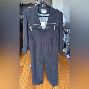 Woman’s 2 Pc Kasper Suit